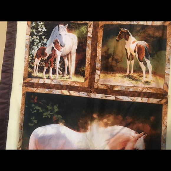 Horse Wall Tapestry/Throw 30x 48 Multipurpose - Picture 14 of 16